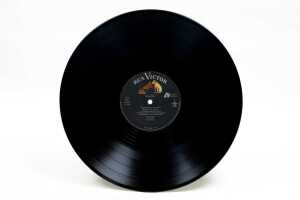 Elvis Presley '24 Karat Hits!' Triple heavyweight vinyl audiophile record - 2