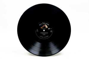 Elvis Presley '24 Karat Hits!' Triple heavyweight vinyl audiophile record - 3