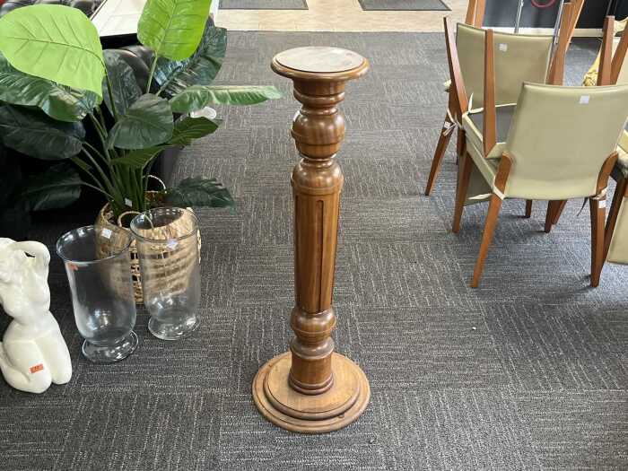 Turned timber pedestal stand