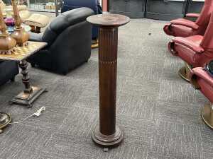 Fluted timber pedestal stand