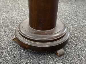 Fluted timber pedestal stand - 3