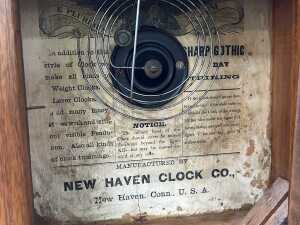 Antique New Haven 'Sharp Gothic' mantel clock - 3