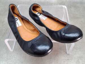 Two pairs of women's designer-style shoes - 2