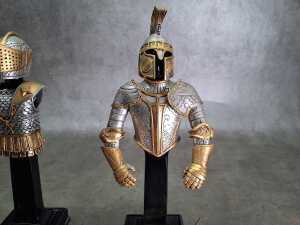 Five armoured warrior figures - 5