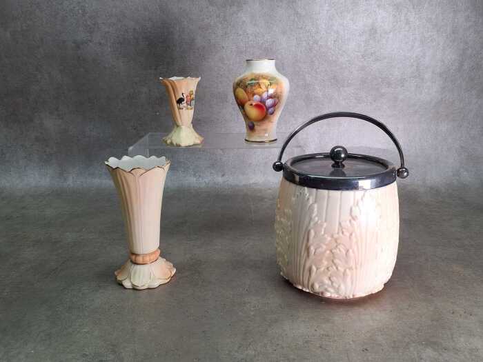 Four Worcester porcelain pieces