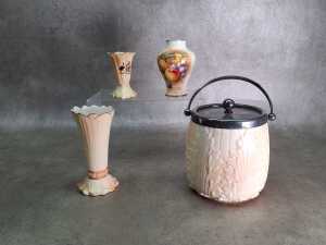 Four Worcester porcelain pieces