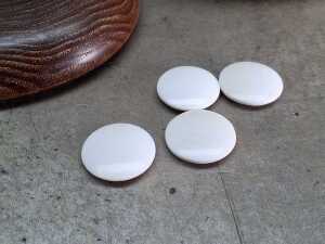 Japanese Go Stones Goishi black and white pieces in timber bowls - 4