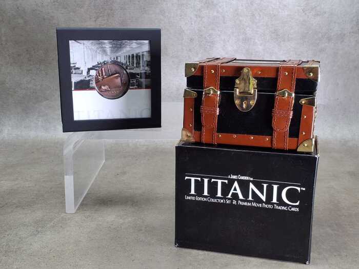 Cook Islands 1 Dollar 2022 and Titanic limited edition collector cards