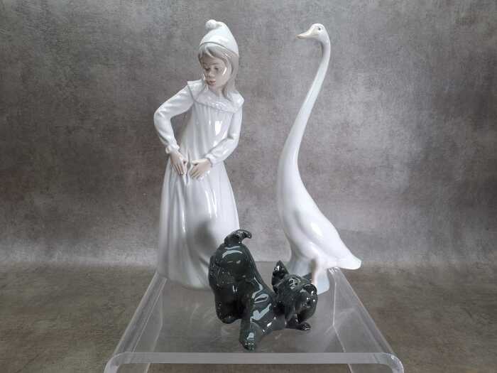 Three Nao ceramic pieces