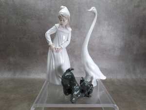 Three Nao ceramic pieces