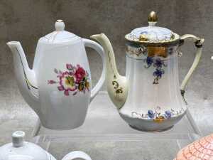 Seven porcelain teapots - 2