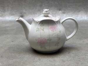 Seven porcelain teapots - 5
