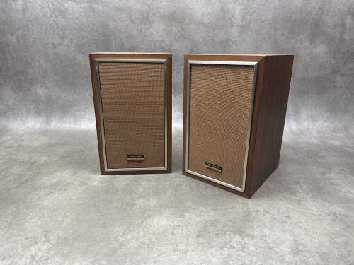 Pair of Realistic Solo-2 speakers