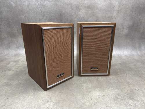 Pair of Realistic Solo-2 speakers