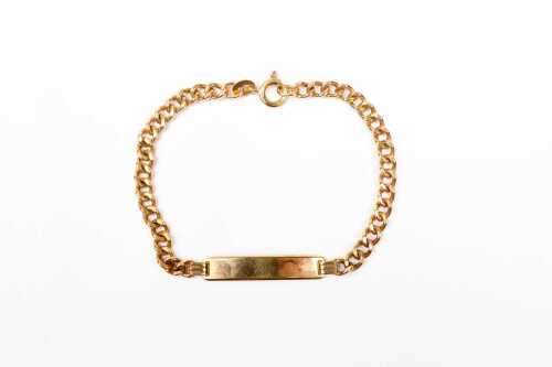 An ID bracelet in 9 carat yellow gold