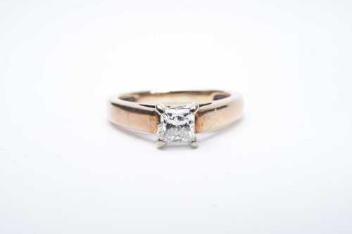 A diamond ring in 9 carat yellow gold