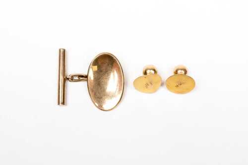 A single cufflink and two button cuff in 9 carat yellow gold