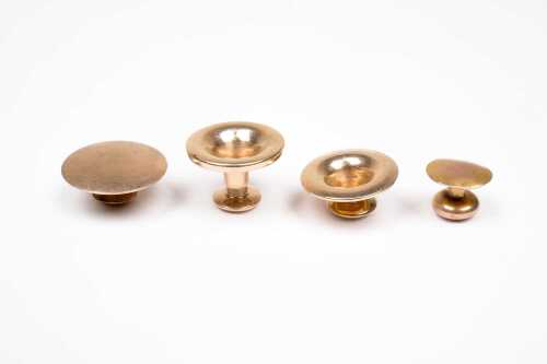 Four button cuffs in 9 carat yellow gold