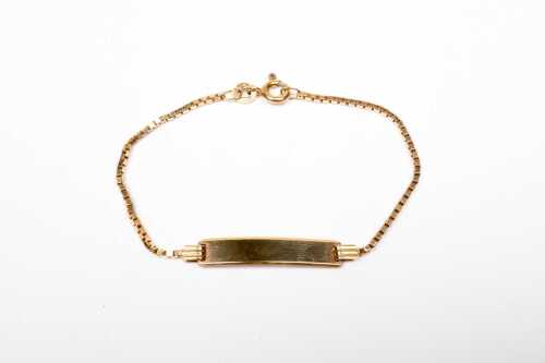 An ID bracelet in 9 carat yellow gold