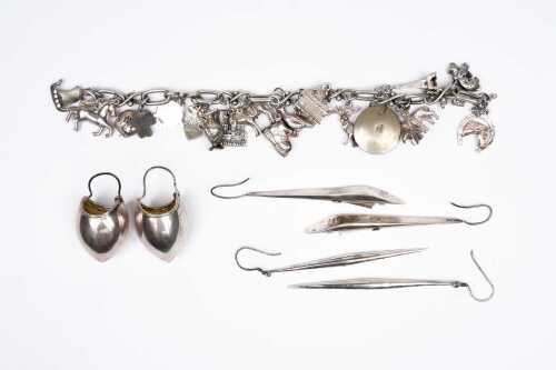 A collection of vintage jewellery in sterling silver