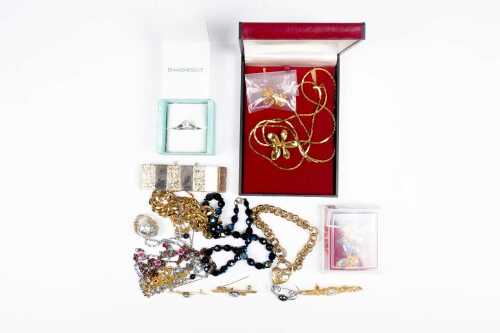 A collection of costume jewellery