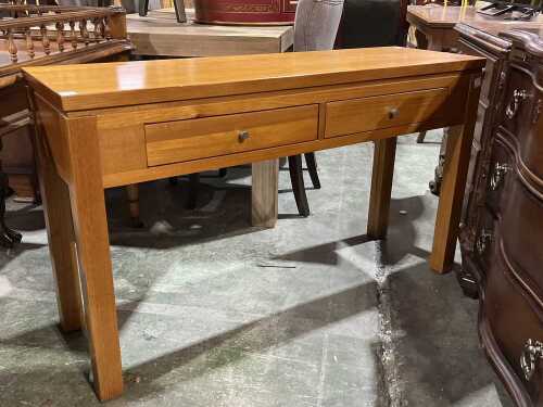 'Ultimate Furniture' modern hall table