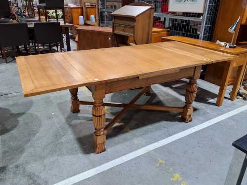 Timber extension dining table