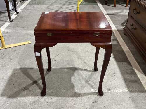 Cutlery canteen table with Paramount cutlery set