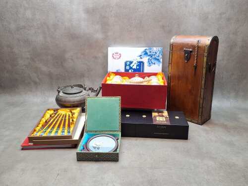 Chinese items, mainly homewares