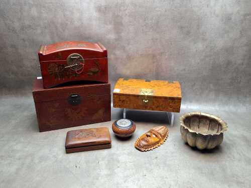 Mainly Oriental decorative items