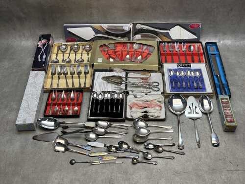 Assorted cutlery, some boxed