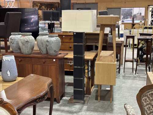Bretnall modern floor lamp