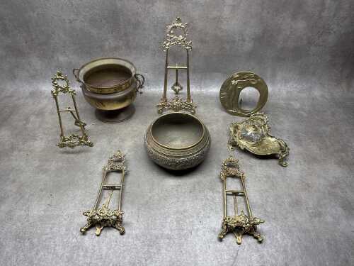 Assorted decorative brassware