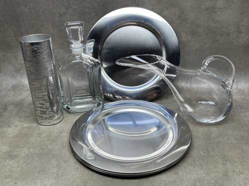 Four pieces of retro servingware