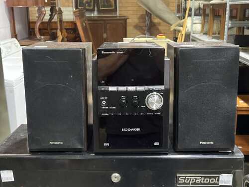 Panasonic MP3/CD player with a pair of desk speakers