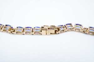 A tanzanite and diamond bracelet in 14 carat yellow gold - 5