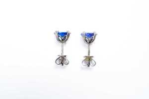 A pair of tanzanite stud earrings in 18 carat white gold - 4