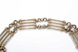 An antique gate bracelet in 9 carat yellow gold - 3
