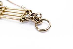 An antique gate bracelet in 9 carat yellow gold - 4