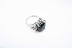 A chatoyant parti sapphire and diamond ring in 18ct white gold - 2
