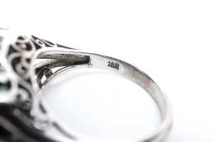 A chatoyant parti sapphire and diamond ring in 18ct white gold - 5