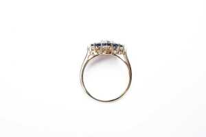 A sapphire and diamond ring in 14 carat yellow gold - 4