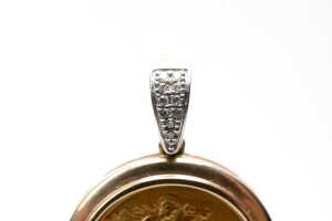 A 22 carat 1915 half sovereign in a 9 carat diamond pendant - 3