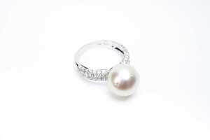 A pearl and diamond ring in 14 carat white gold