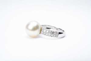 A pearl and diamond ring in 14 carat white gold - 3