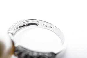A pearl and diamond ring in 14 carat white gold - 5