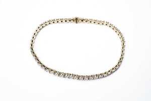 A diamond bracelet in 9 carat yellow gold - 2