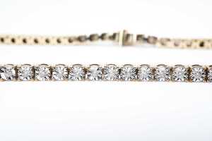 A diamond bracelet in 9 carat yellow gold - 3