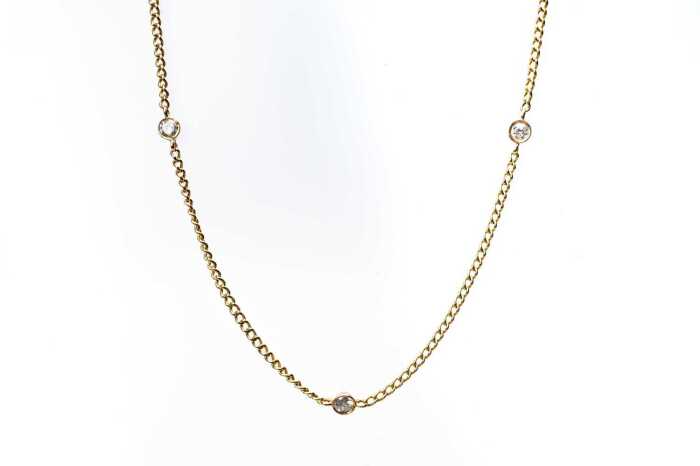A diamond necklace in 18 carat yellow gold