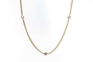 A diamond necklace in 18 carat yellow gold